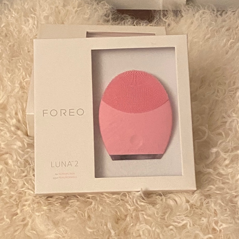 Flash SALE! - NEW- Foreo Luna 2 T-sonic Facial Device- Pink
